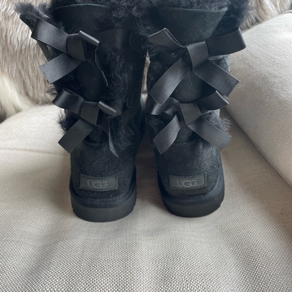 UGG US 9 *Bailey Bow II BACK TO SCHOOL VERY GOOD CONDITION - Picture 2 of 6